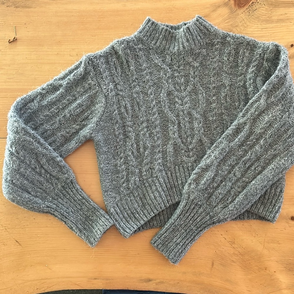 Mock neck sweater puff sleeve